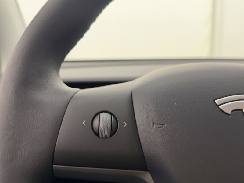 Tesla Model Y bild 32