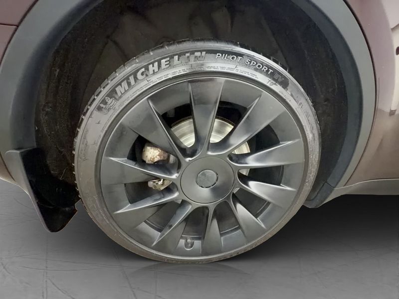 Tesla Model Y bild 11