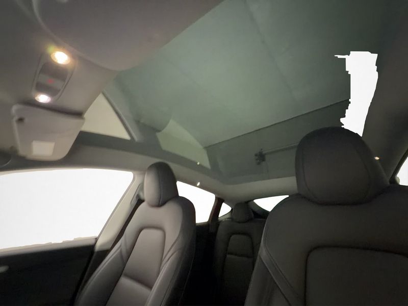Tesla Model Y bild 14