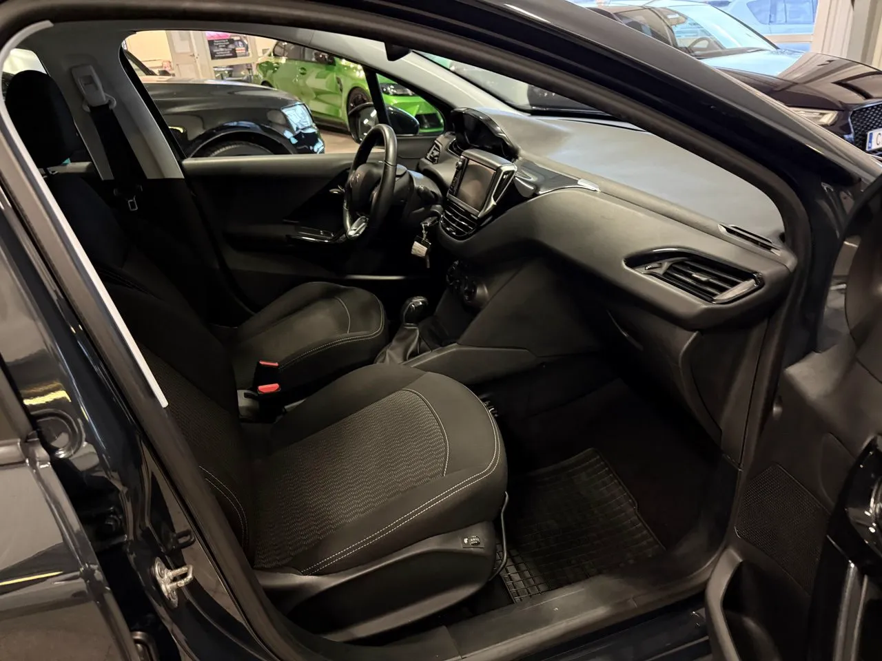 Vehicle image 9