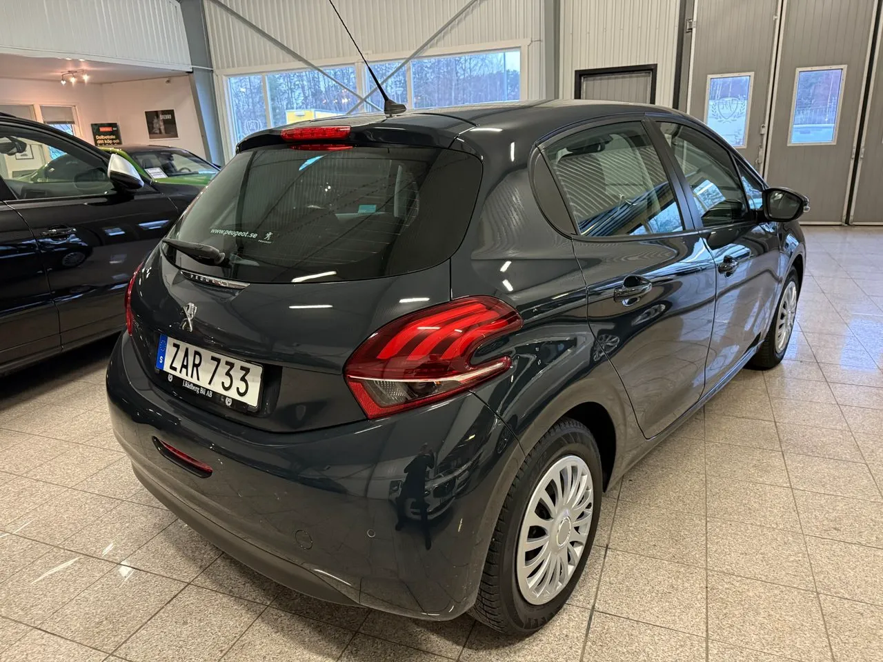 Vehicle image 4