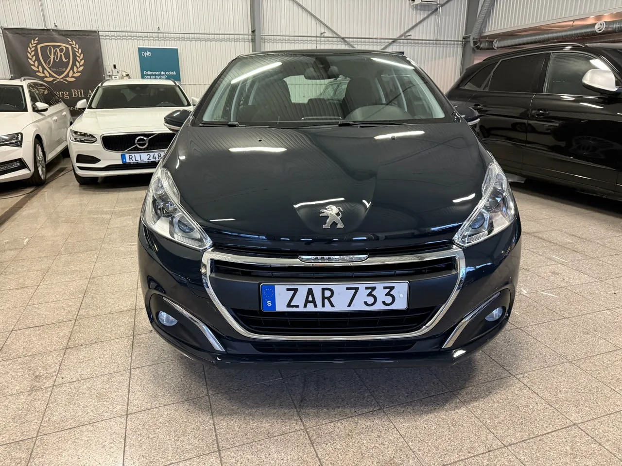 Vehicle image 7