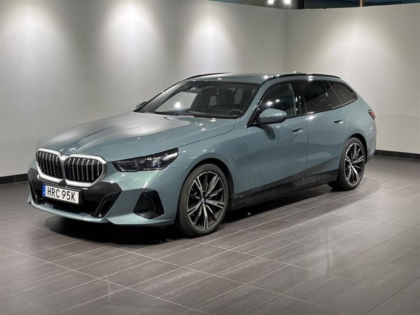 BMW 530 e xDrive Touring M Sport Innovation H K Drag DAP 20 | Rän - 2026