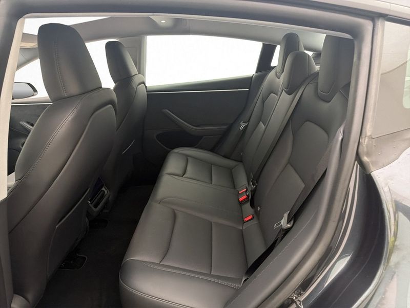 Tesla Model 3 bild 29
