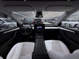 Tesla Model Y bild 11