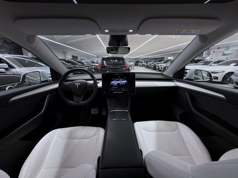 Tesla Model Y bild 11