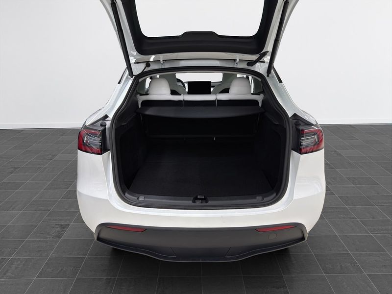 Tesla Model Y bild 16