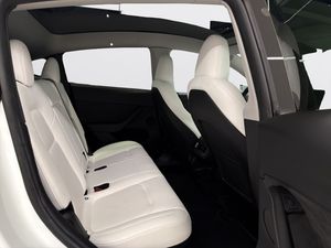 Tesla Model Y bild 10