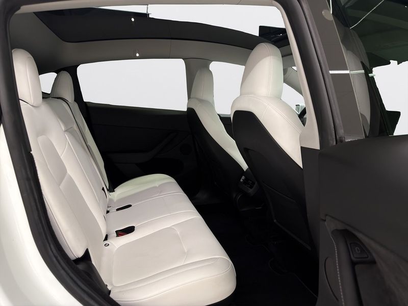 Tesla Model Y bild 10
