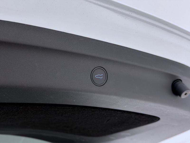 Tesla Model Y bild 17