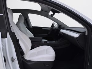 Tesla Model Y bild 18