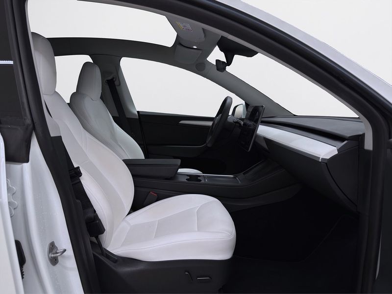 Tesla Model Y bild 18