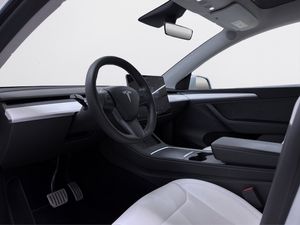 Tesla Model Y bild 9