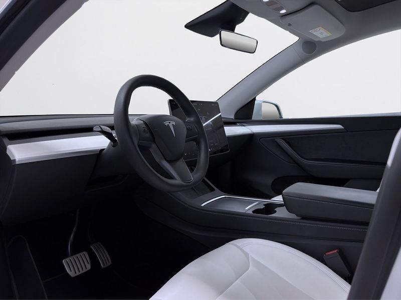 Tesla Model Y bild 9