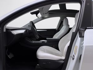 Tesla Model Y bild 8