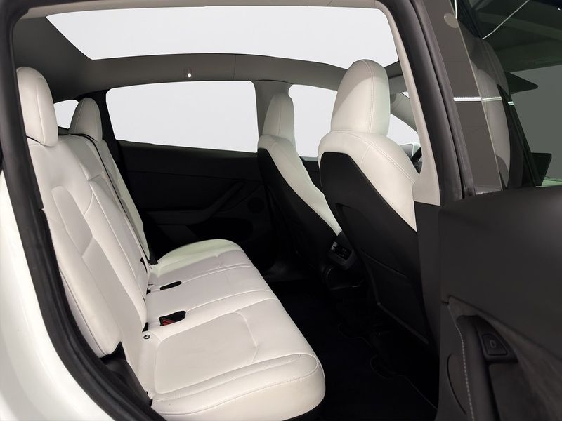 Tesla Model Y bild 13