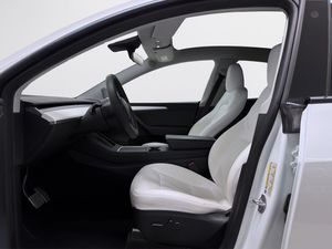 Tesla Model Y bild 11