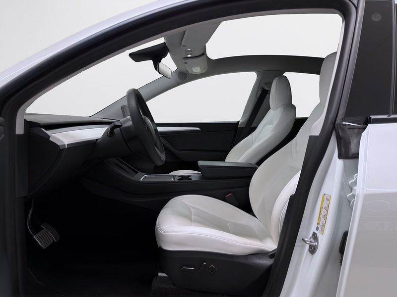 Tesla Model Y bild 11