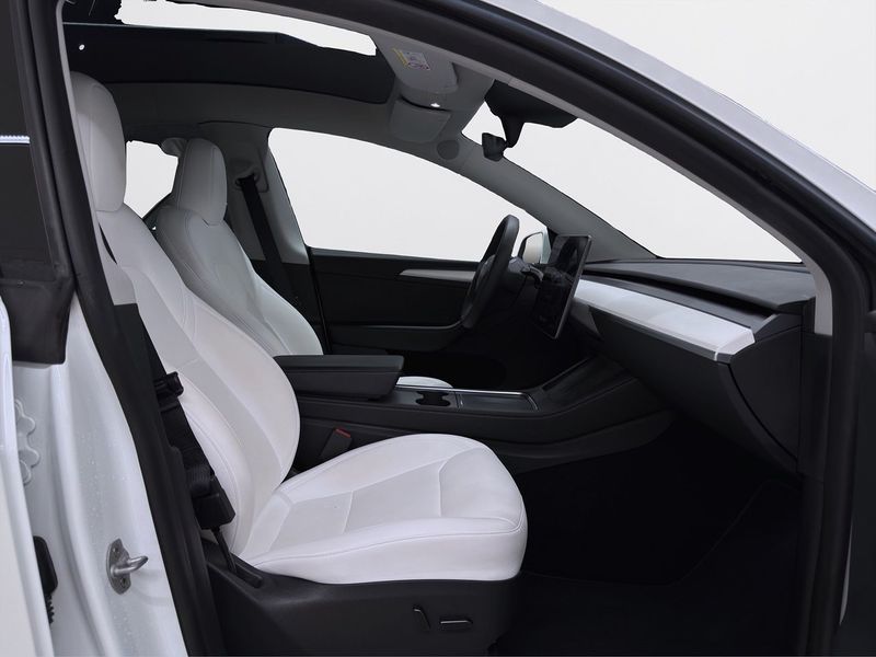 Tesla Model Y bild 15