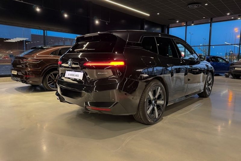 BMW iX bild 5