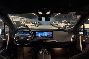 BMW iX bild 12