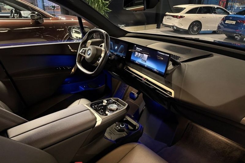 BMW iX bild 8