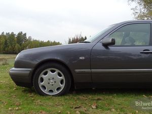 Mercedes E300 bild 17