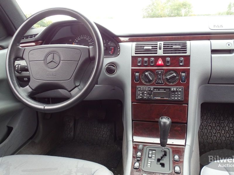 Mercedes E300 bild 68