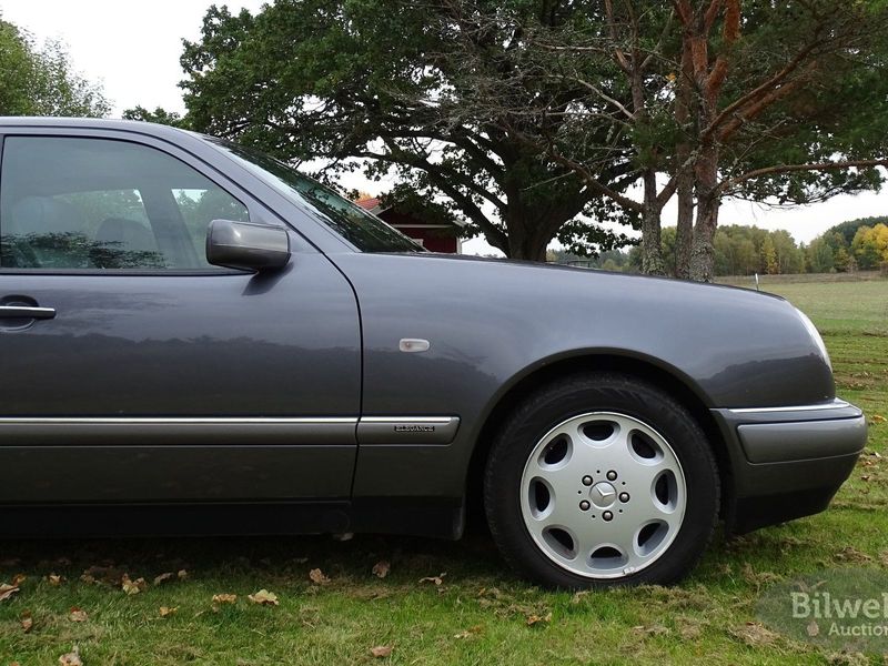 Mercedes E300 bild 2