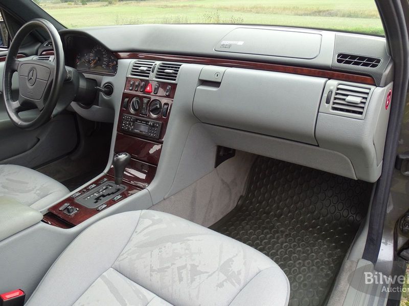 Mercedes E300 bild 50