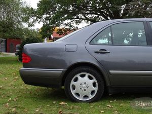 Mercedes E300 bild 4