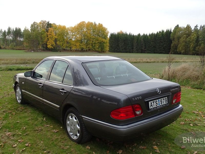 Mercedes E300 bild 24