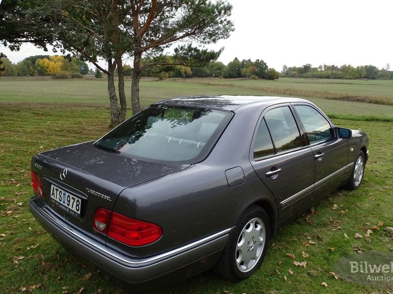 Mercedes E300 bild 32