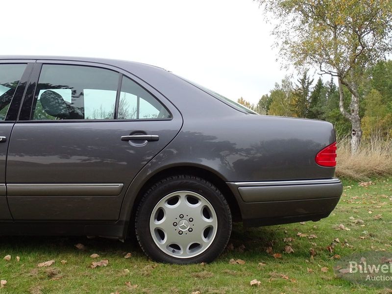 Mercedes E300 bild 18