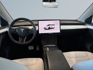 Tesla Model Y bild 8