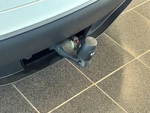 Tesla Model Y bild 17