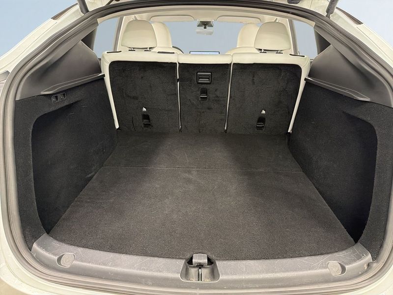 Tesla Model Y bild 12