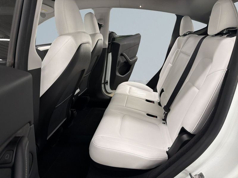 Tesla Model Y bild 13