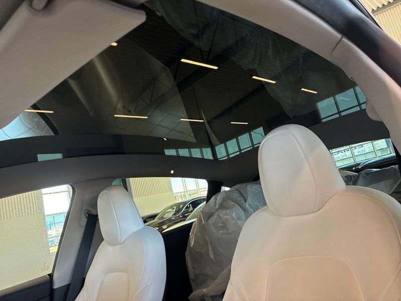 Tesla Model Y bild 19