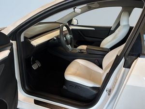 Tesla Model Y bild 7