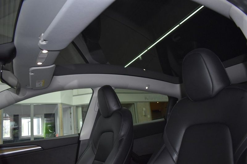 Tesla Model Y bild 19
