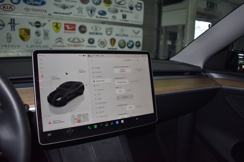 Tesla Model Y bild 12