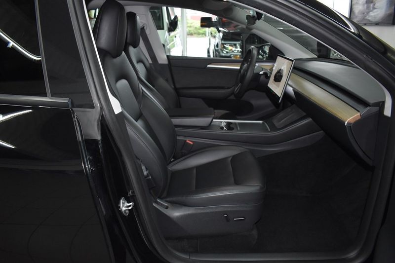 Tesla Model Y bild 8