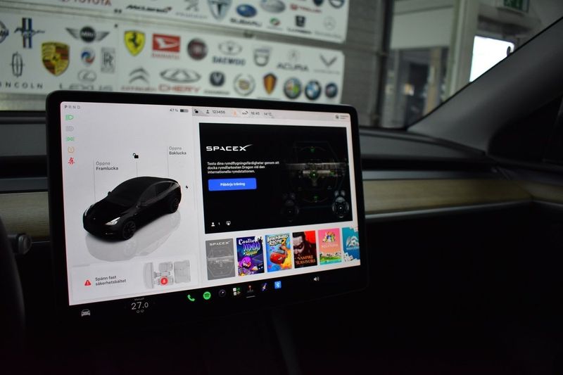 Tesla Model Y bild 16