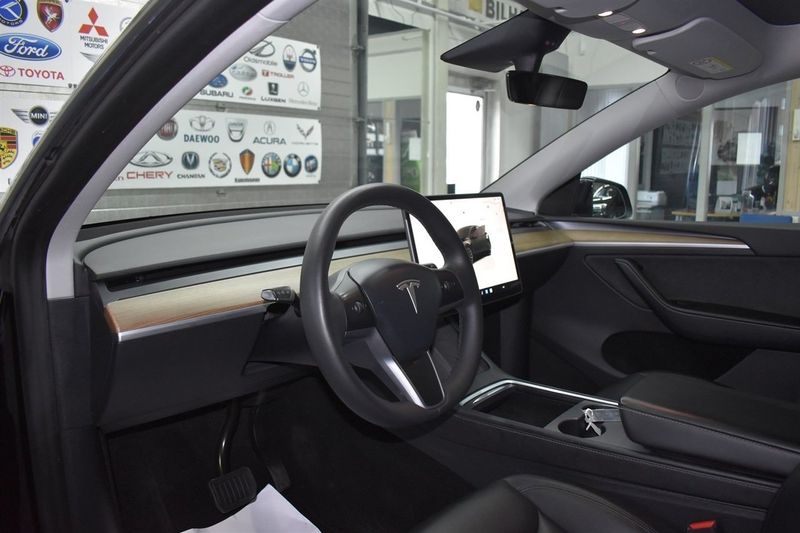 Tesla Model Y bild 6