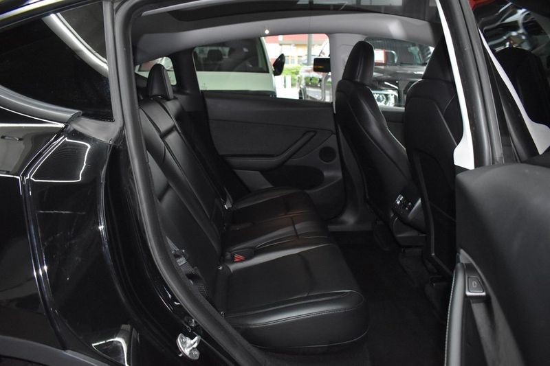 Tesla Model Y bild 9