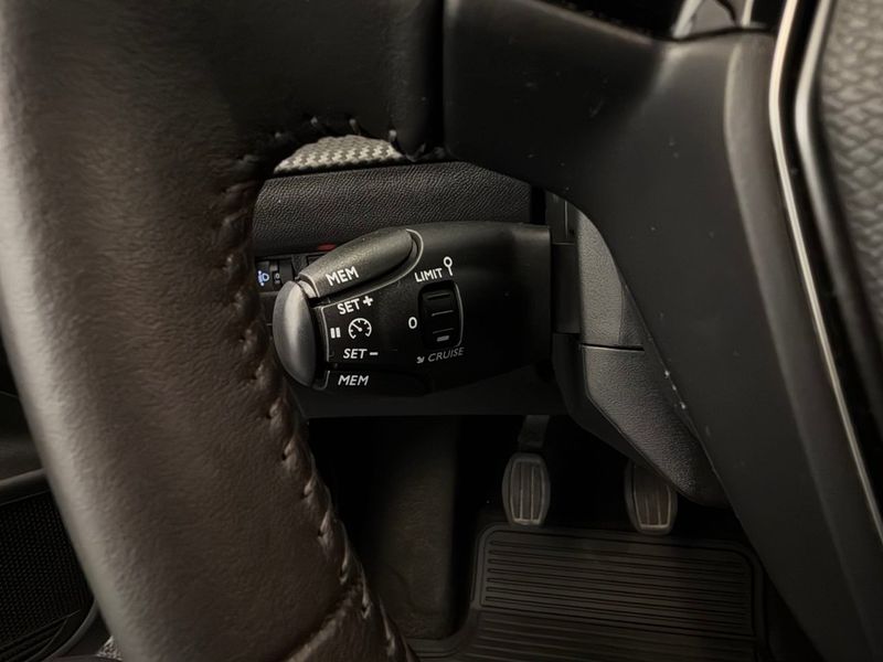 Peugeot 208 bild 9