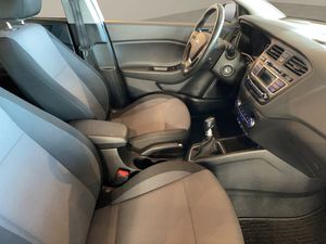Hyundai i20 bild 13