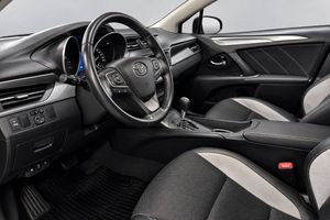 Toyota Avensis bild 8