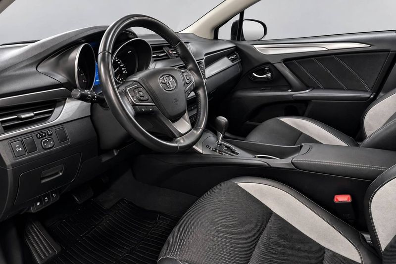 Toyota Avensis bild 8